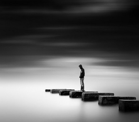 mau-hinh-anh-dai-dien-facebook-buon-khoc-22